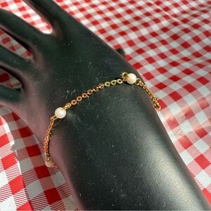 Avon “Glimmer Touch” bracelet  Gold and Crystal caged design vintage 1990 NIB